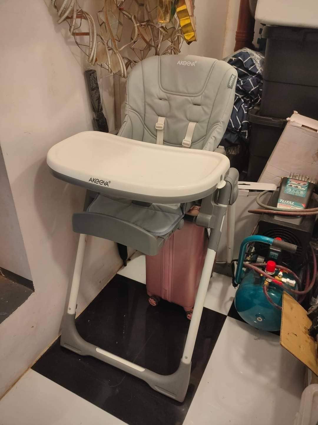 Akeeva Luxury Full Recline Highchair (Cozzi)