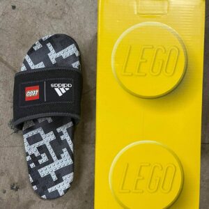 ADIDAS ADILETTE COMFORT ADIDAS X LEGO