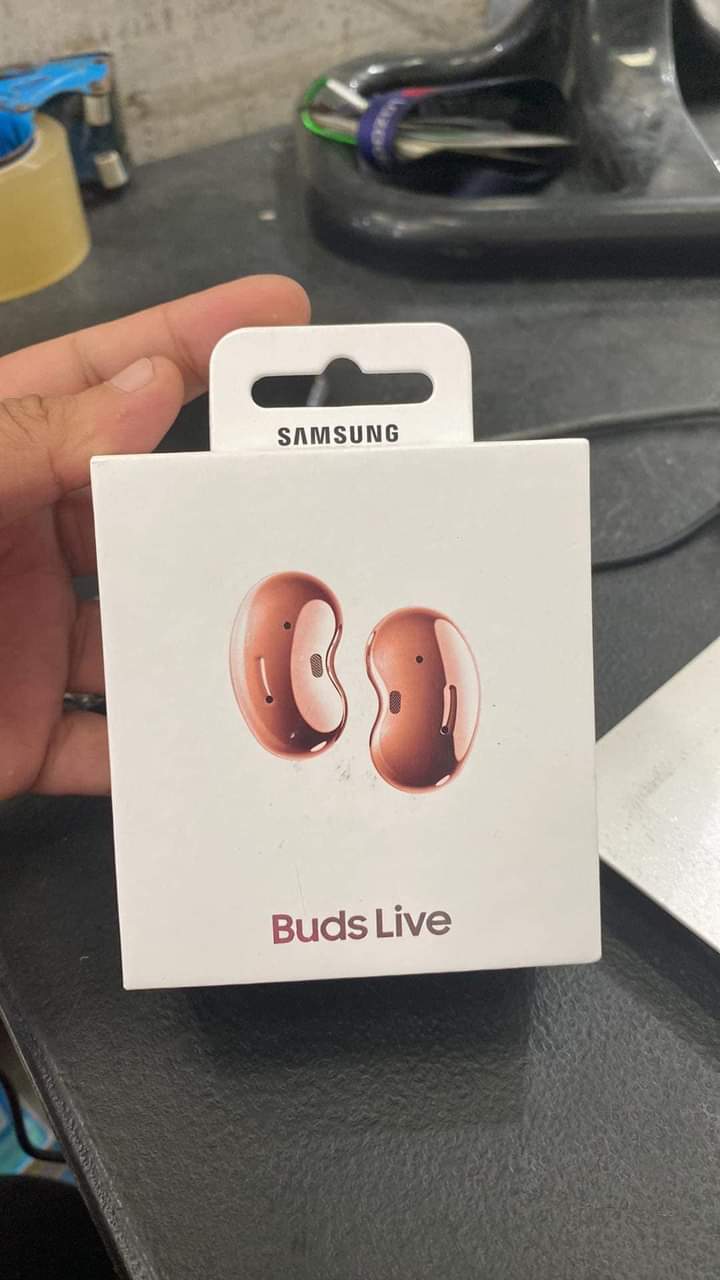 Buds Live