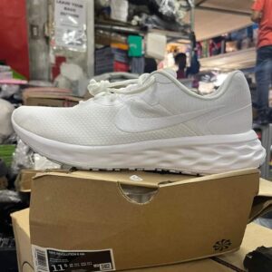 Nike Revolution 6