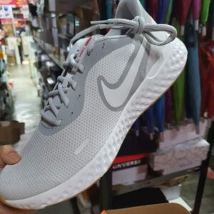 Nike Revolution