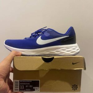 Nike Revolution